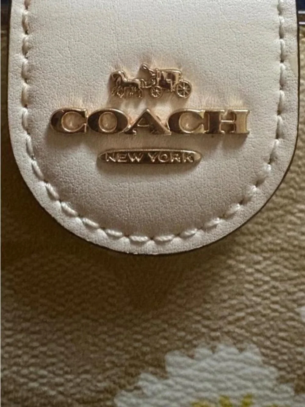 Coach this wallet
